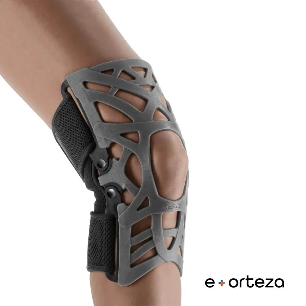 Orteza stawu kolanowego z membranami redukującymi ból Reaction Knee Brace, DonJoy®